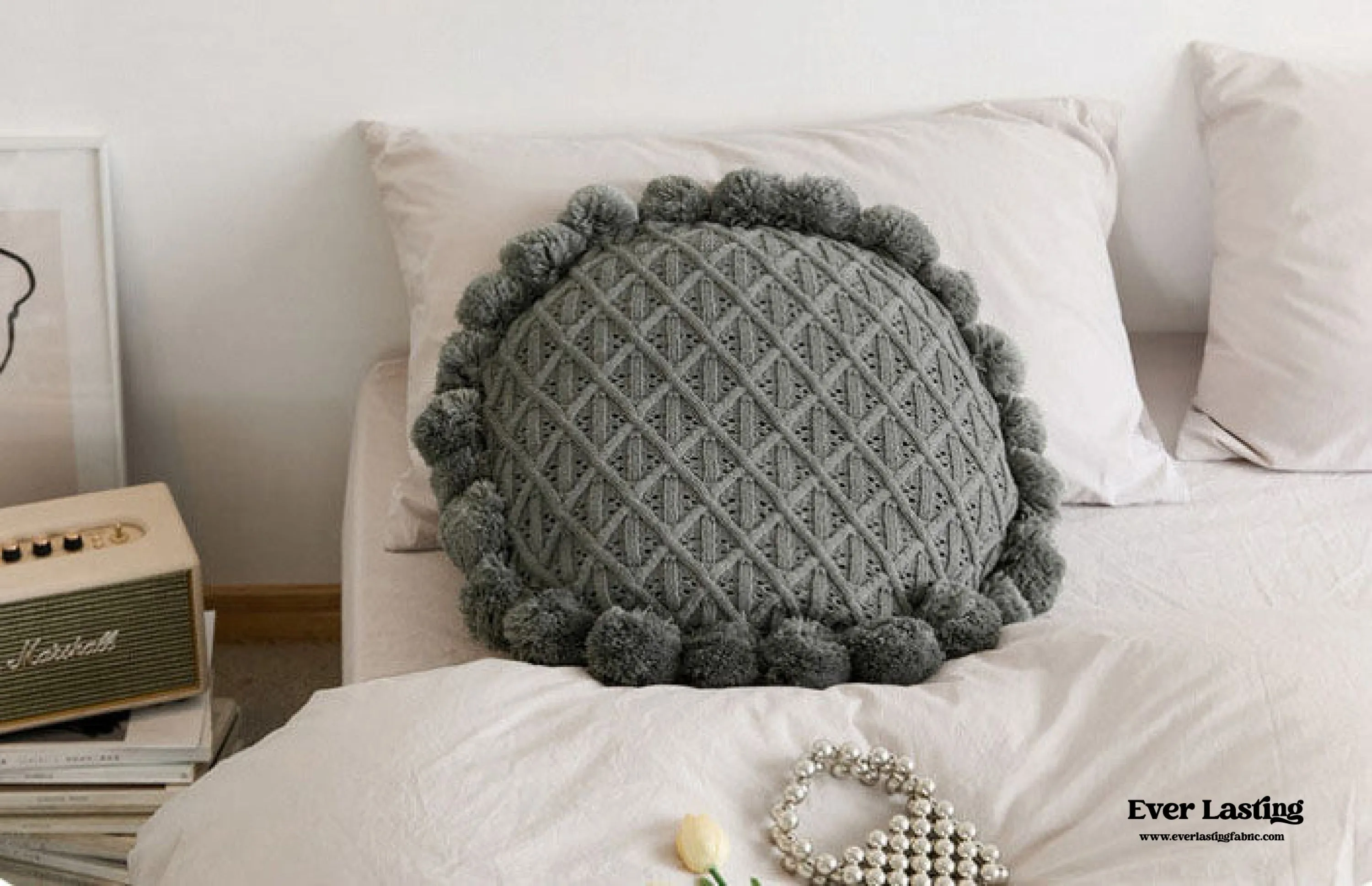 Fuzzy Ball Round Pillow / White