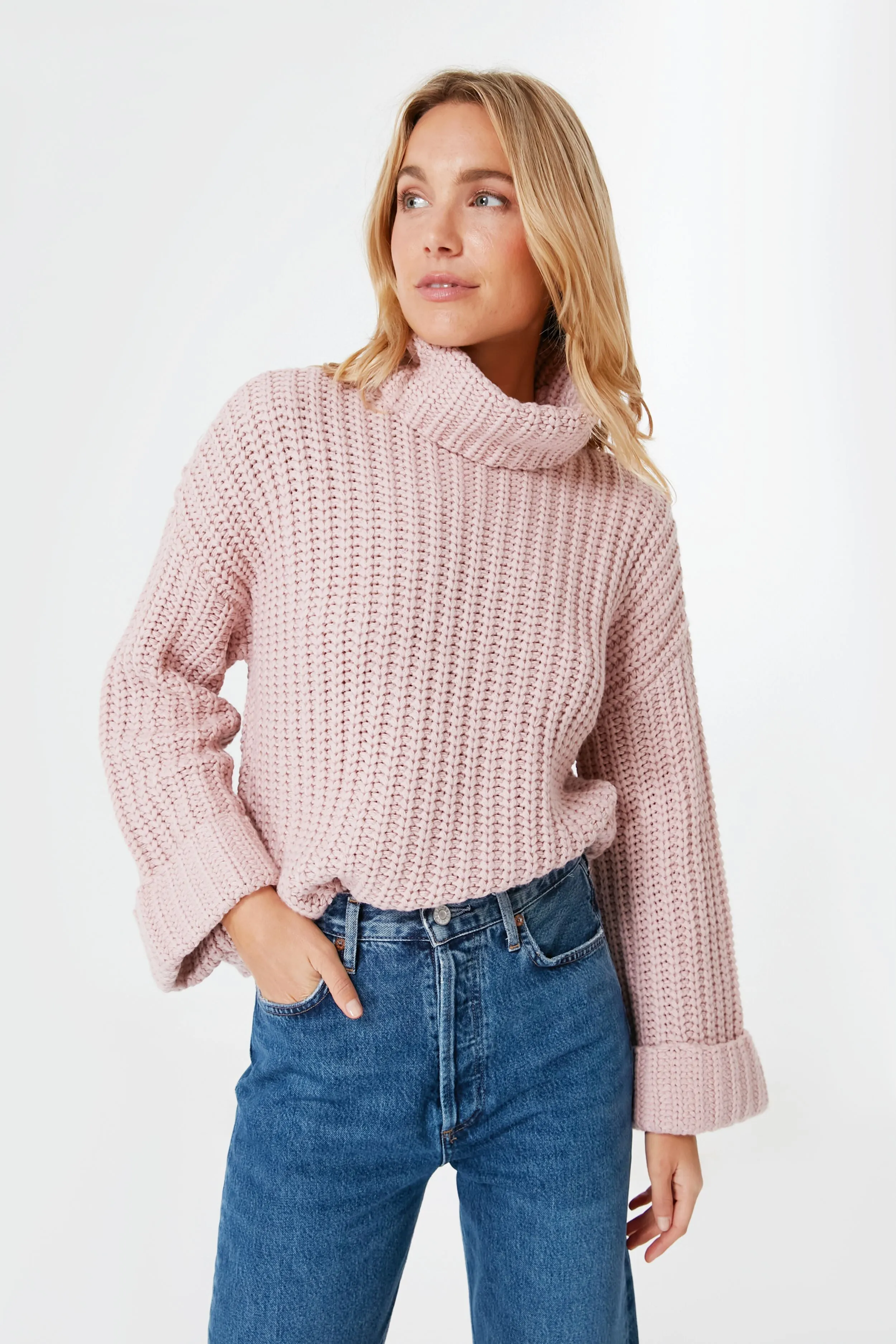 Quartz Wide Sleeve Turtleneck